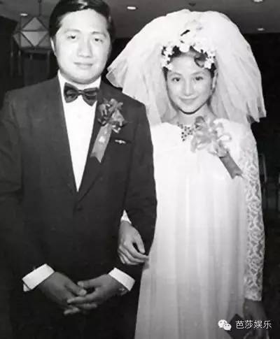 郑佩佩女儿原子鏸照片(郑佩佩女儿官宣生子)
