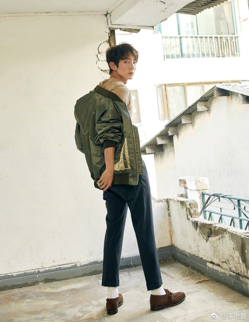 李准基为什么那么节俭叫铁公鸡?李准基现任女朋友是谁 本文共(874字) 李准基为什么那么节俭叫铁公鸡?李准基现任女朋友是谁 本文共(874字)