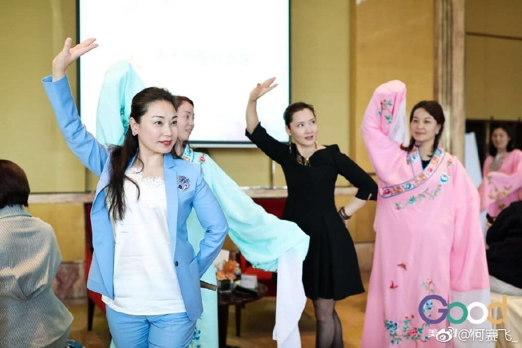 何赛飞为什么不唱越剧了,何赛飞年轻时候的照片真美 本文共(1038字) 何赛飞为什么不唱越剧了,何赛飞年轻时候的照片真美 本文共(1038字)