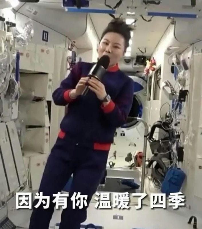 歌词到底想要表达什么意思(听我说谢谢你因为有你什么梗)(图5) 歌词到底想要表达什么意思(听我说谢谢你因为有你什么梗)(图5)