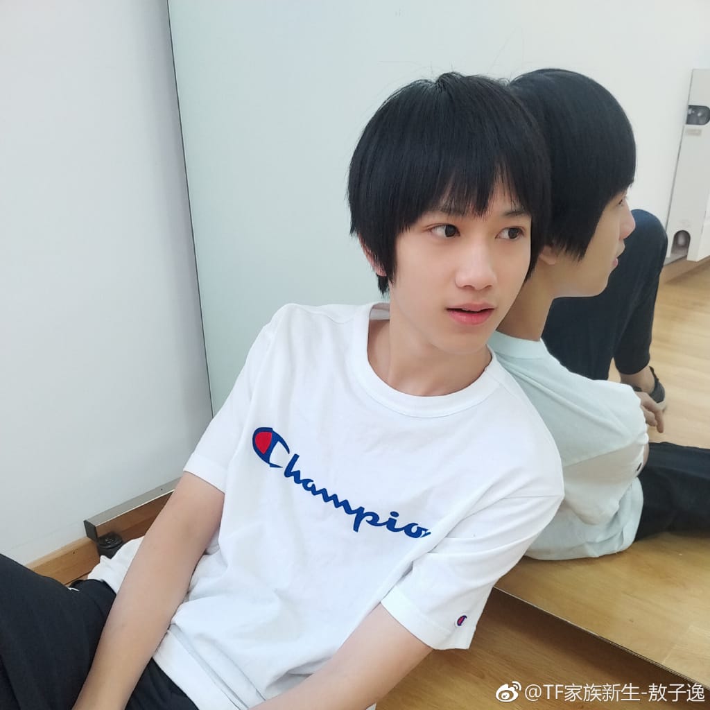 敖子逸身高有178吗?他为什么抗拒不敢唱歌 本文共(836字) 敖子逸身高有178吗?他为什么抗拒不敢唱歌 本文共(836字)