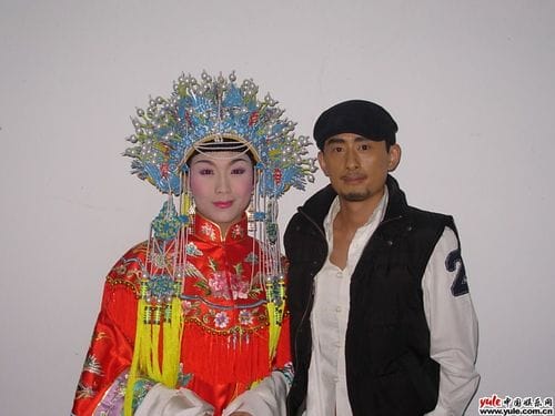 李玉刚结婚照,李玉刚的妻子终于亮相,本文共(4101字) 李玉刚结婚照,李玉刚的妻子终于亮相,本文共(4101字)