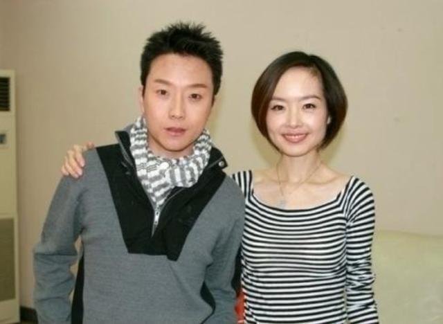 李玉刚结婚照,李玉刚的妻子终于亮相,本文共(4101字) 李玉刚结婚照,李玉刚的妻子终于亮相,本文共(4101字)