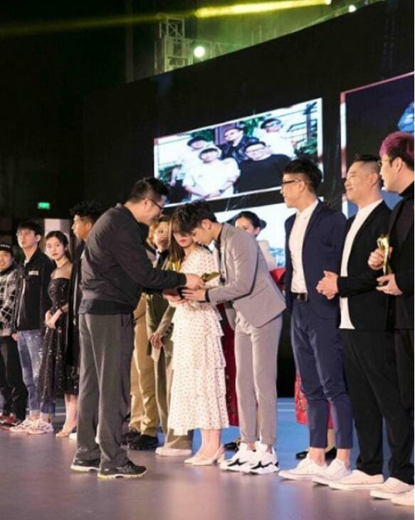 抖音郭聪明的眼睛是怎么回事戴美瞳了吗 抖音郭聪明的眼睛是怎么回事戴美瞳了吗