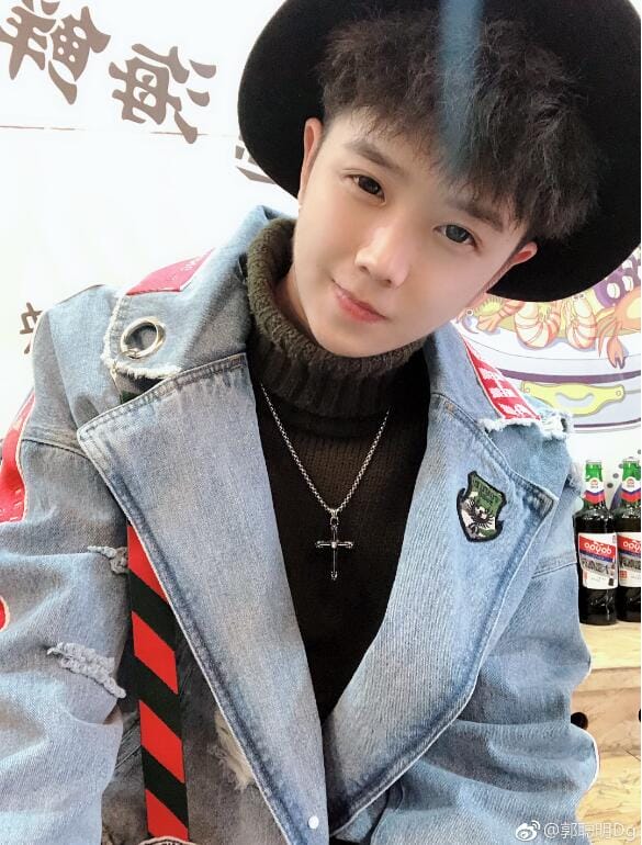 抖音郭聪明的眼睛是怎么回事戴美瞳了吗 抖音郭聪明的眼睛是怎么回事戴美瞳了吗