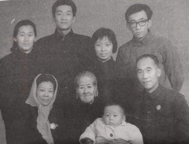 侯宝林大儿子,侯耀中简介(侯耀华与侯宝林) 侯宝林大儿子,侯耀中简介(侯耀华与侯宝林)