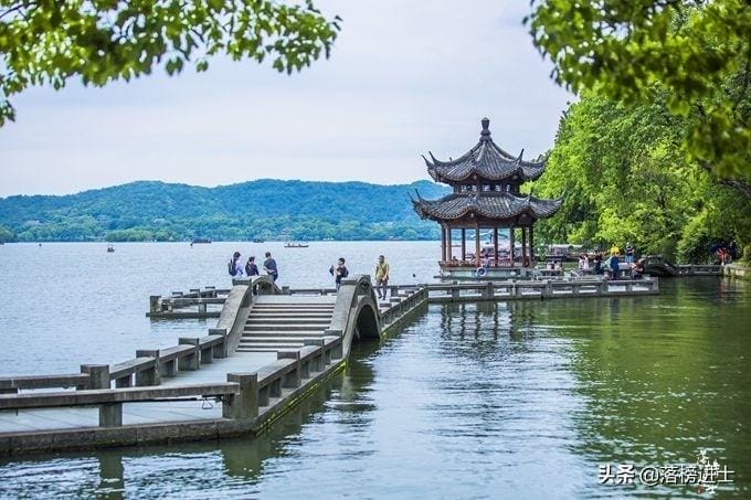老年人旅游适合去哪里70多岁(国内哪里适合70岁老人旅游的地方)(图3) 老年人旅游适合去哪里70多岁(国内哪里适合70岁老人旅游的地方)(图3)