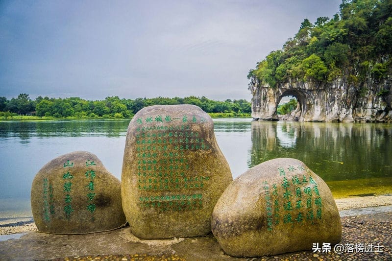 老年人旅游适合去哪里70多岁(国内哪里适合70岁老人旅游的地方)(图1) 老年人旅游适合去哪里70多岁(国内哪里适合70岁老人旅游的地方)(图1)