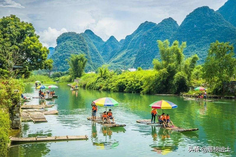 老年人旅游适合去哪里70多岁(国内哪里适合70岁老人旅游的地方)(图2) 老年人旅游适合去哪里70多岁(国内哪里适合70岁老人旅游的地方)(图2)