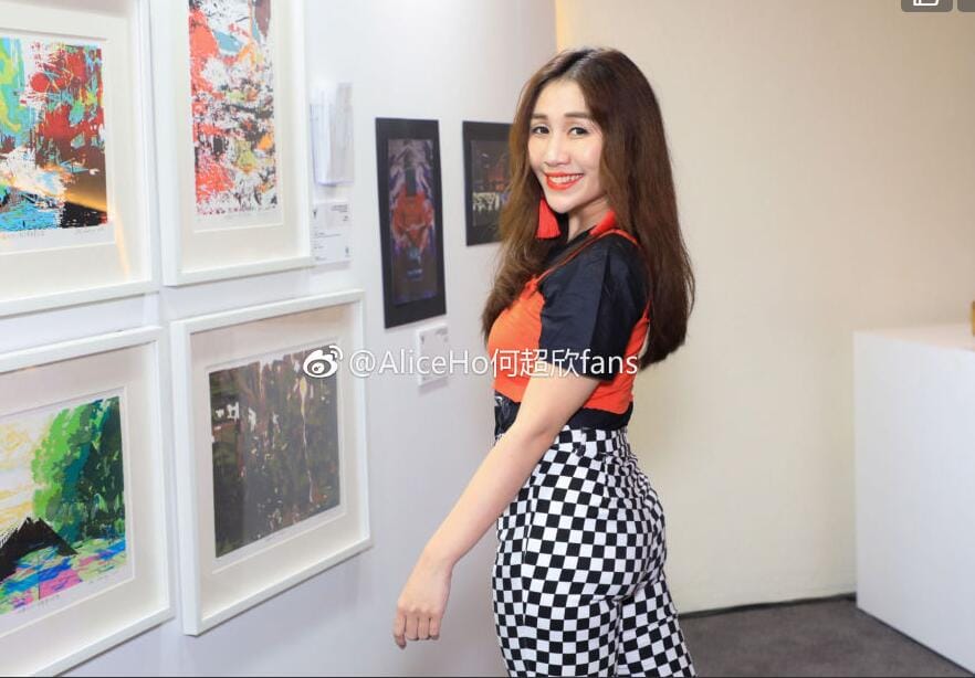 何超欣长大变丑图(何超欣长得像谁) 何超欣长大变丑图(何超欣长得像谁)