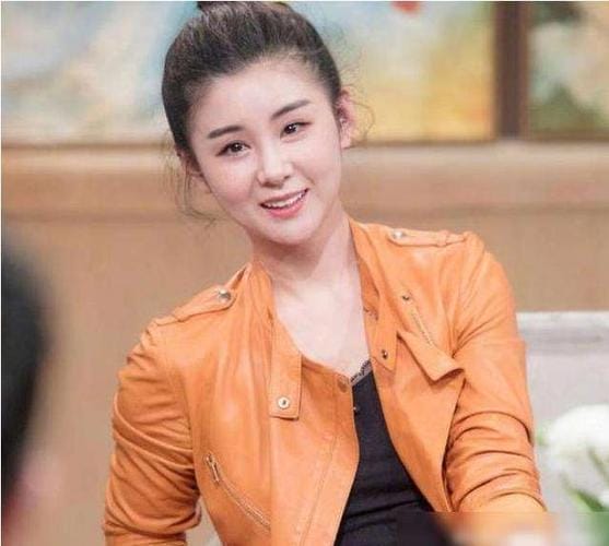 李小萌个人资料，身高差30cm情侣图,本文共（3609字）