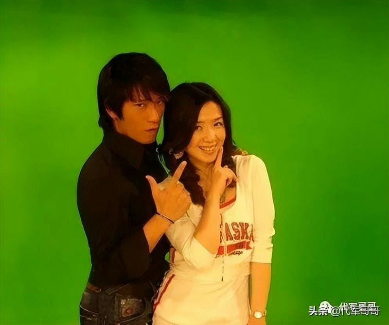 许美静阳光总在风雨后的演唱视频(歌手许美静个人资料简介)(图4) 许美静阳光总在风雨后的演唱视频(歌手许美静个人资料简介)(图4)
