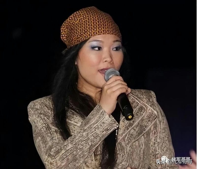 许美静阳光总在风雨后的演唱视频(歌手许美静个人资料简介)(图5) 许美静阳光总在风雨后的演唱视频(歌手许美静个人资料简介)(图5)