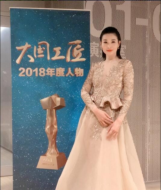 曹芙嘉长得丑为何总能上CCTV(曹芙嘉今年多大了) 曹芙嘉长得丑为何总能上CCTV(曹芙嘉今年多大了)