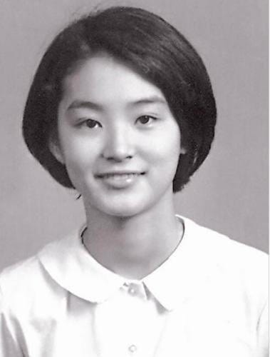 邢李原在上海有小三导致跟林青霞离婚?邢李原比林青霞大几岁 本文共(1326字) 邢李原在上海有小三导致跟林青霞离婚?邢李原比林青霞大几岁 本文共(1326字)