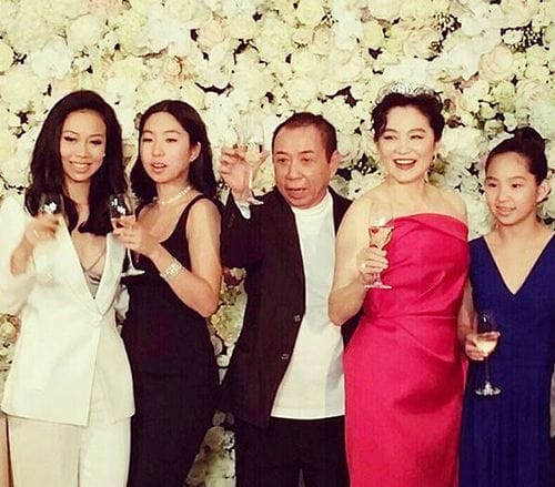 邢李原在上海有小三导致跟林青霞离婚?邢李原比林青霞大几岁 本文共(1326字) 邢李原在上海有小三导致跟林青霞离婚?邢李原比林青霞大几岁 本文共(1326字)