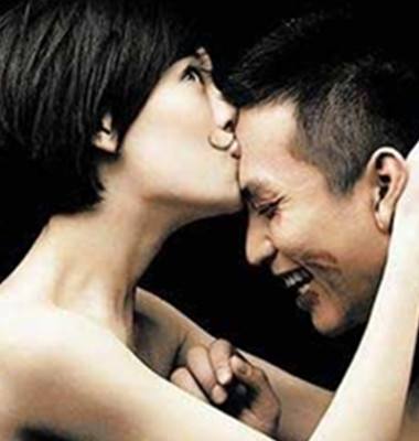 邓超和老婆孙俪吻照,孙俪邓超身高差对比惊人 本文共(848字) 邓超和老婆孙俪吻照,孙俪邓超身高差对比惊人 本文共(848字)