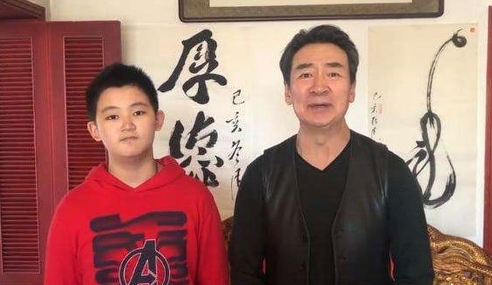 寇振海儿子仅12岁二婚老婆身份不简单(寇振海比他老婆大几岁) 寇振海儿子仅12岁二婚老婆身份不简单(寇振海比他老婆大几岁)