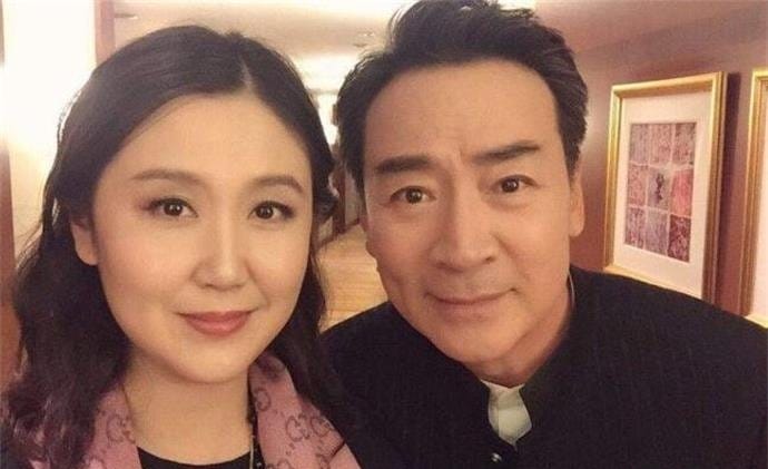 寇振海儿子仅12岁二婚老婆身份不简单(寇振海比他老婆大几岁) 寇振海儿子仅12岁二婚老婆身份不简单(寇振海比他老婆大几岁)