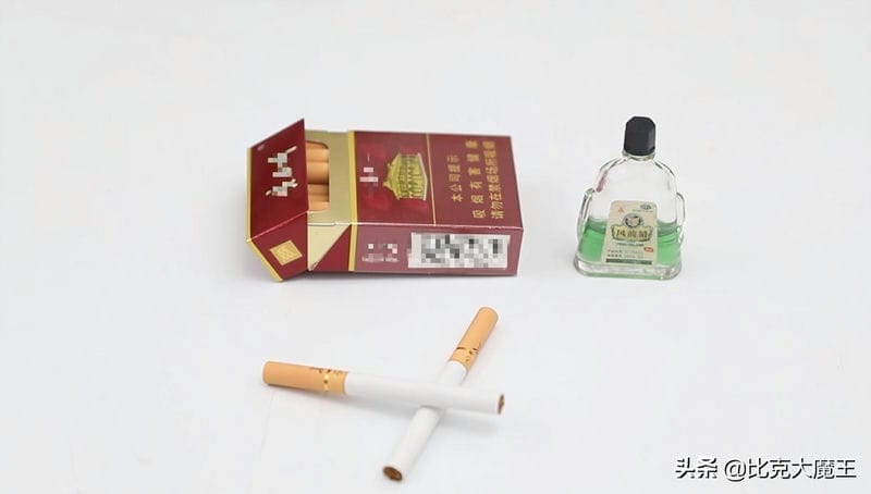 风油精的10个神奇功效(风油精的20种妙用你知道几个)(图2) 风油精的10个神奇功效(风油精的20种妙用你知道几个)(图2)