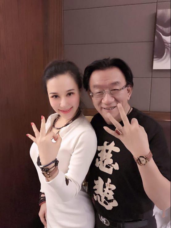 侯耀华的徒弟都有谁?侯耀华为什么收那么多女徒弟 本文共(1150字) 侯耀华的徒弟都有谁?侯耀华为什么收那么多女徒弟 本文共(1150字)
