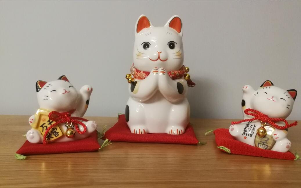 招财猫为什么是左手招,招财猫摆放在家里哪里最好? 本文共(1106字) 招财猫为什么是左手招,招财猫摆放在家里哪里最好? 本文共(1106字)