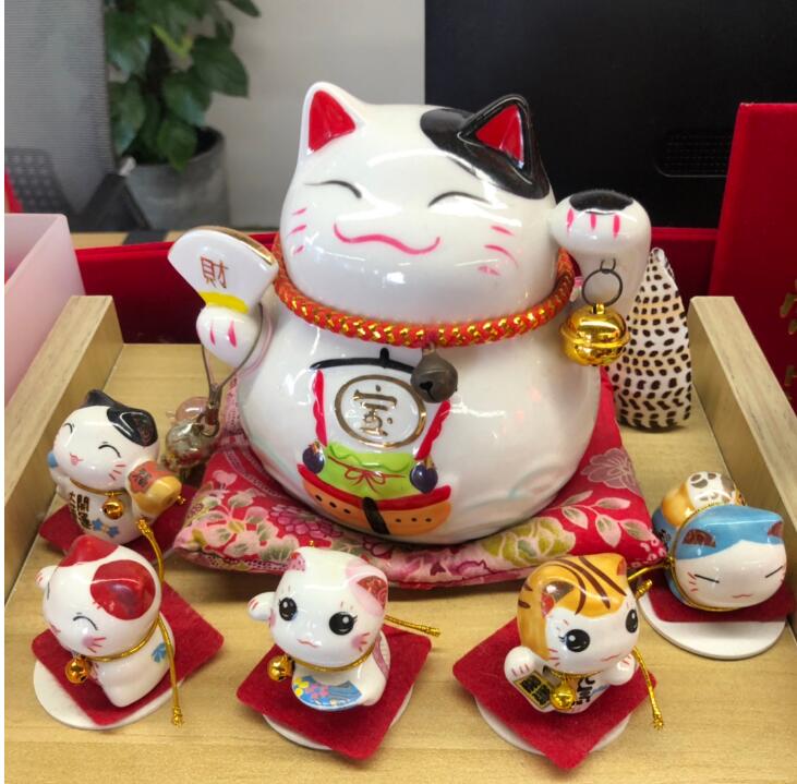 招财猫为什么是左手招,招财猫摆放在家里哪里最好? 本文共(1106字) 招财猫为什么是左手招,招财猫摆放在家里哪里最好? 本文共(1106字)
