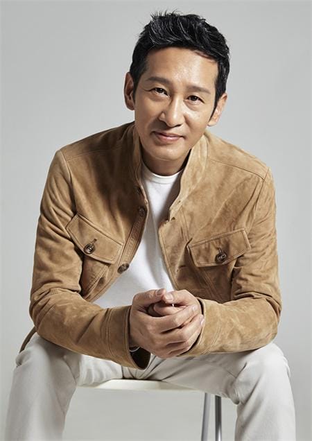 王劲松和王源是什么关系?王劲松老婆何佳媛 王劲松和王源是什么关系?王劲松老婆何佳媛