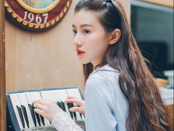 王鹤润为什么剃光头？王鹤润矿泉水事件真相