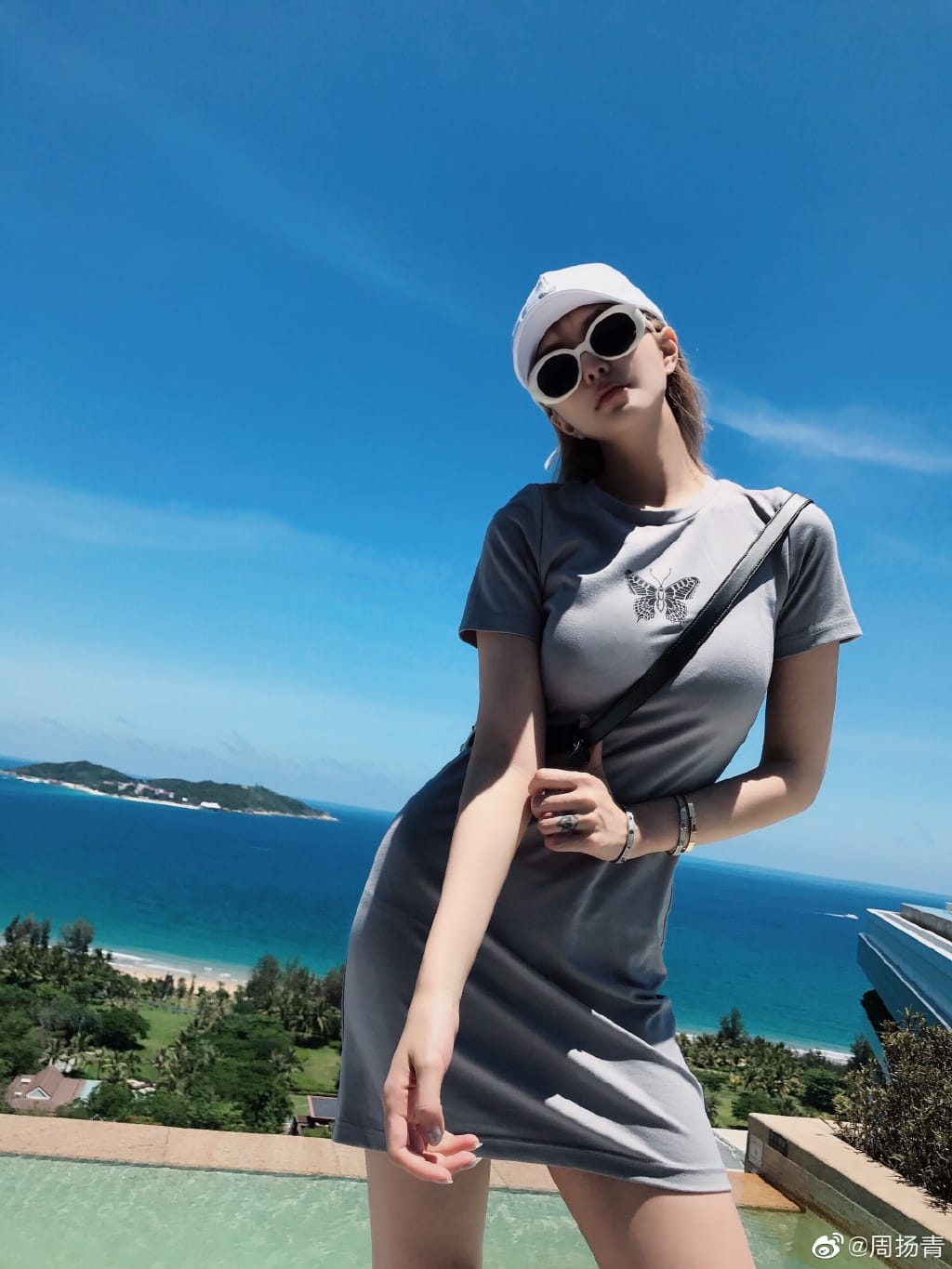 见过周扬青本人差别大脸很僵颜照 见过周扬青本人差别大脸很僵颜照