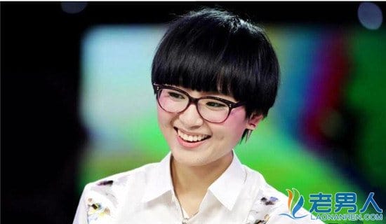 见过周扬青本人差别大脸很僵颜照 见过周扬青本人差别大脸很僵颜照