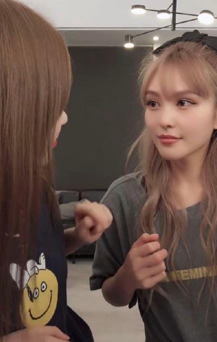 见过周扬青本人差别大脸很僵颜照 见过周扬青本人差别大脸很僵颜照