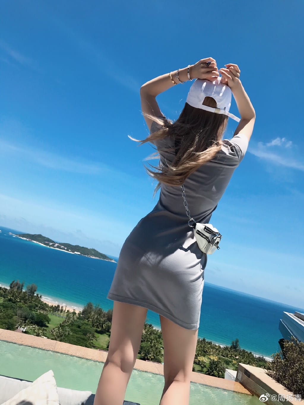 见过周扬青本人差别大脸很僵颜照 见过周扬青本人差别大脸很僵颜照