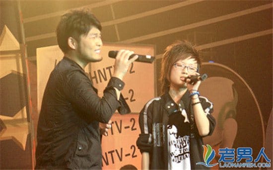 见过周扬青本人差别大脸很僵颜照 见过周扬青本人差别大脸很僵颜照