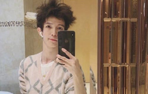 郭敬明整容前后对比如同换脸(郭敬明没整容之前的样子) 郭敬明整容前后对比如同换脸(郭敬明没整容之前的样子)
