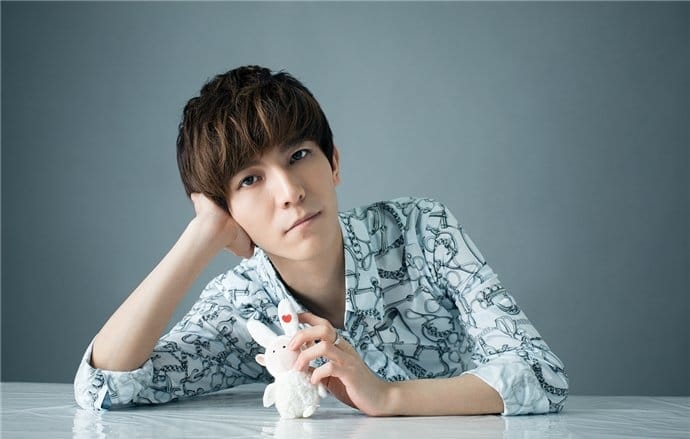 郭敬明整容前后对比如同换脸(郭敬明没整容之前的样子) 郭敬明整容前后对比如同换脸(郭敬明没整容之前的样子)