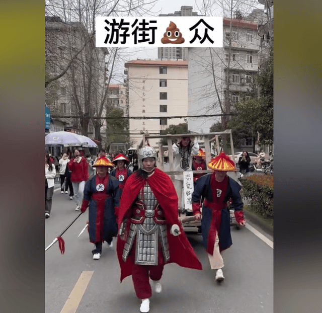 离谱!23岁网红“七颗猩猩”拍短视频月入70万,送父亲全款保时捷