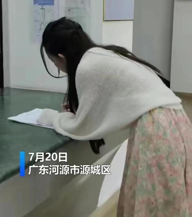 闹大了!广东女网红遭刑拘,每天深夜大尺度直播,抖音账号被扒出
