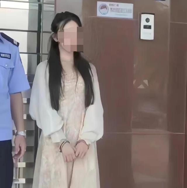 河源女网红遭行拘,每天深夜直播,内容不堪入目,抓捕现场曝光