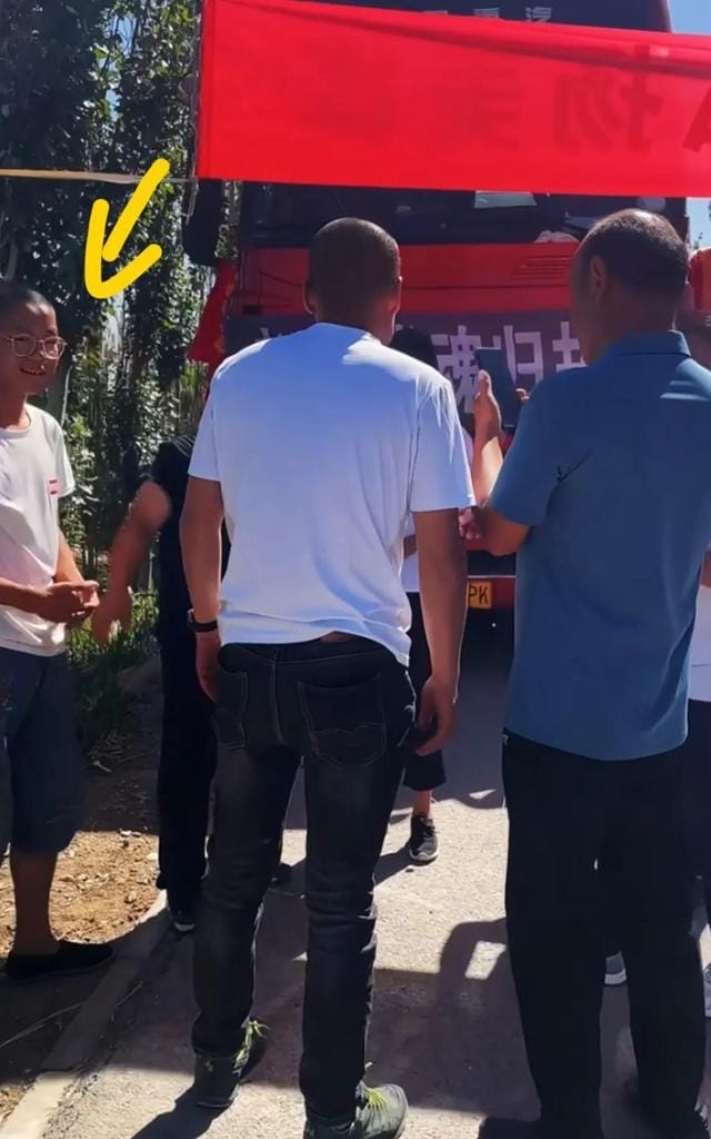 网红卡友赵新成青藏线去世!同行护送还捐5万多,儿子笑容引热议