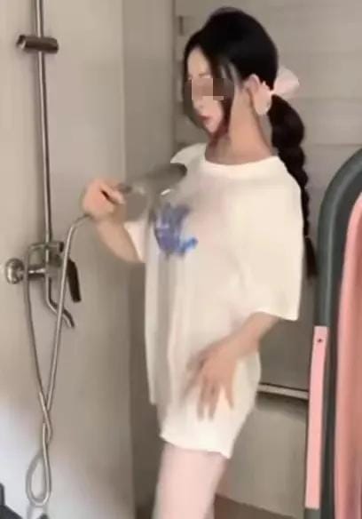 闹大了!广东女网红遭刑拘,每天深夜大尺度直播,抖音账号被扒出