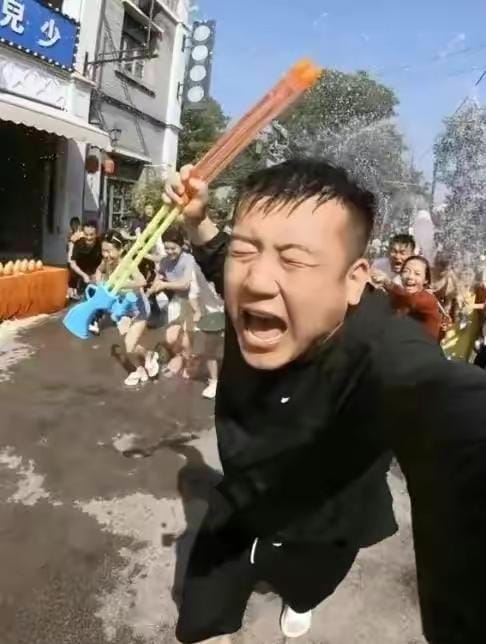 西安37万粉丝女网红逛景区,遭人恶意调戏出手打人:被迫全网道歉