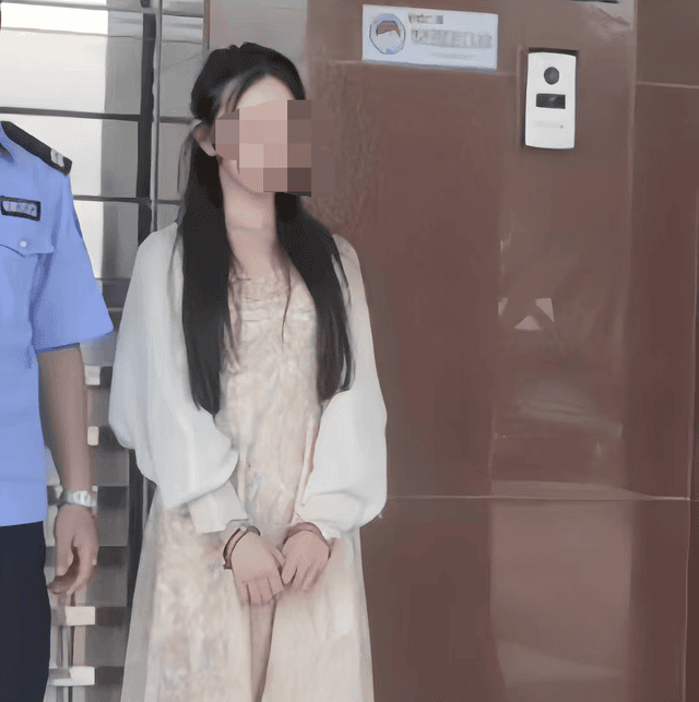 闹大了!广东女网红被刑拘,每天深夜直播不堪入目,抓捕现场曝光