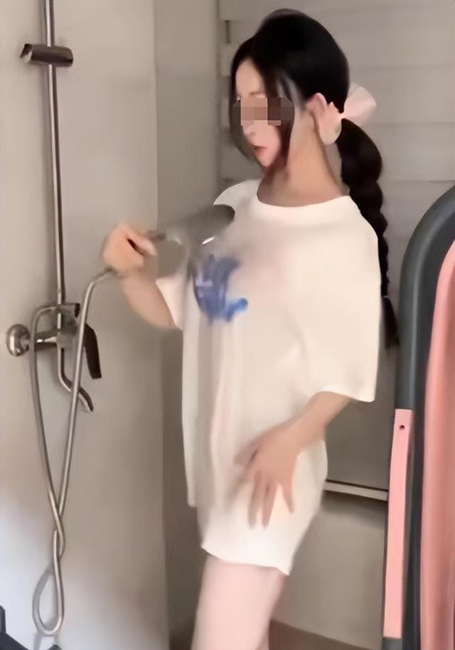 闹大了!广东女网红被刑拘,每天深夜直播不堪入目,抓捕现场曝光