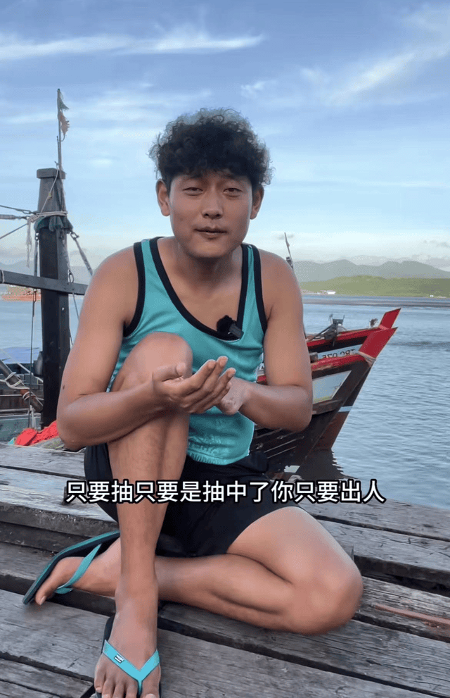 曝知名网红在缅甸被控制,反穿衣服脚旁蹲人,一反常态邀粉丝出国