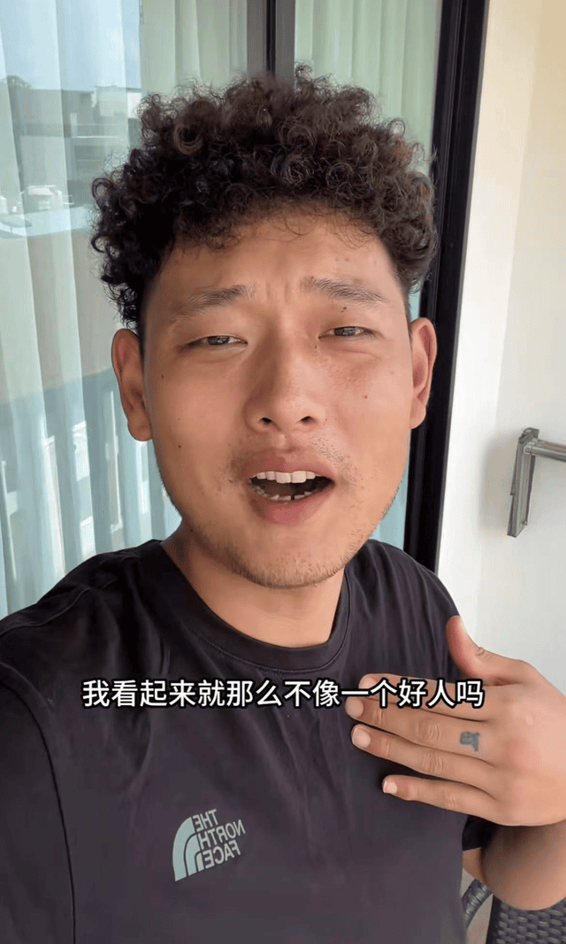 曝知名网红在缅甸被控制,反穿衣服脚旁蹲人,一反常态邀粉丝出国