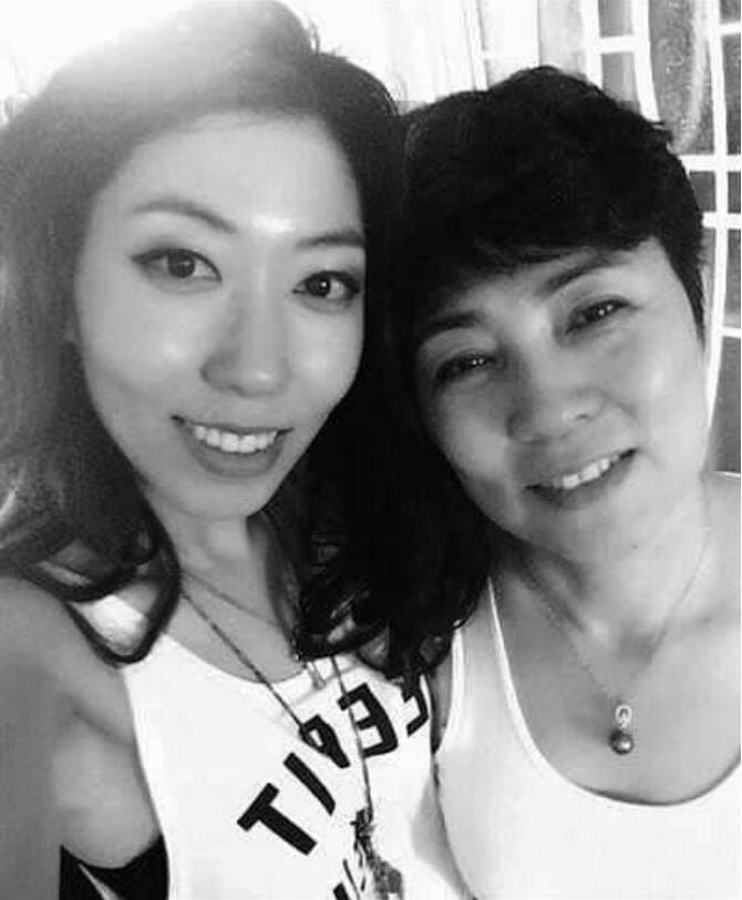 曲婉婷母亲张明杰照片(曲婉婷的丈夫) 曲婉婷母亲张明杰照片(曲婉婷的丈夫)