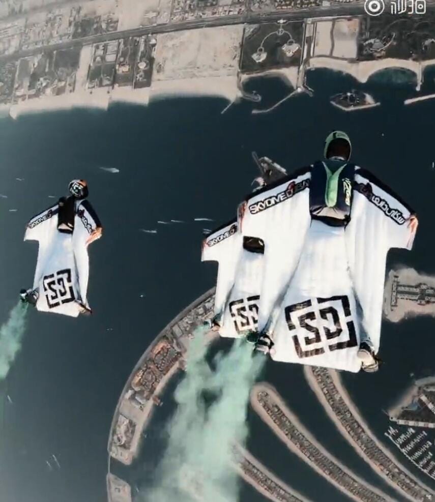 翼装飞行为什么尾部要放烟,翼装飞行和高空跳伞的区别介绍 本文共(1013字) 翼装飞行为什么尾部要放烟,翼装飞行和高空跳伞的区别介绍 本文共(1013字)