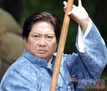 洪金宝和成龙谁势力大?洪金宝和向华强恩怨 洪金宝和成龙谁势力大?洪金宝和向华强恩怨