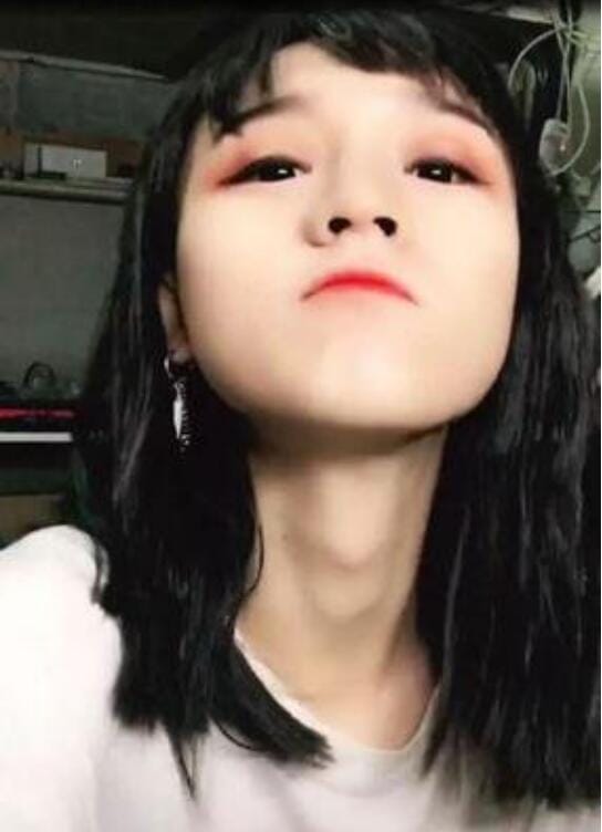 李奈映为什么有喉结 李奈映为什么有喉结